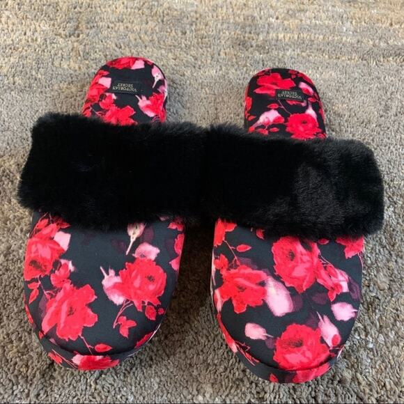 Victoria Secret slip on closed toe slippers with faux fur trim - Picture 1 of 8